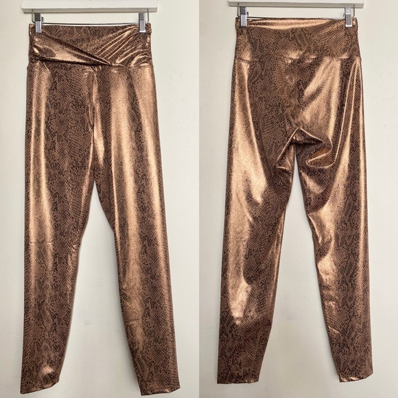 NWT Beach Riot Sport Twist Shine Legging in Rose Gold Snake L - Picture 2 of 6